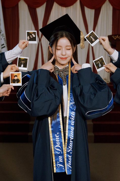 Kpop Graduation, Graduation Poses, Graduation Photoshoot, Love Me Like, Graduation Photos, 1 Girl, Korean Hairstyle, Korean Makeup, Kpop Girl Groups