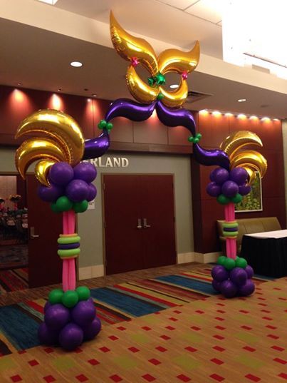 Mardi Gras Balloon Arch Mardi Gras Party Decorations, Masquerade Theme, Halloween Party Balloons, Theme Tattoo, Balloon Ideas, Mardi Gras Decorations, Mardi Gras Beads, Balloon Sculptures, Mardi Gras Party