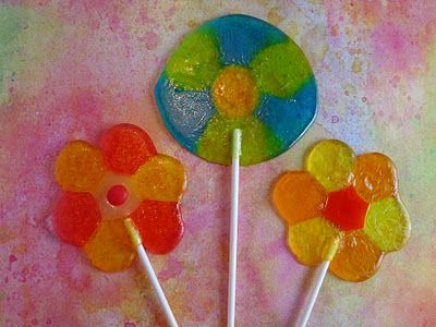 How to make Lifesaver Lollipops Lifesaver Candy Crafts, Lifesaver Candy, Creative Treats, Candy Decorations, Candy Crafts, Party Foods, Church Ideas, Candy Melts, Yummy Yummy