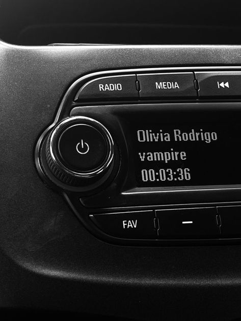 Vampire Olivia Rodrigo Aesthetic, Kaylee Core, Vampire Olivia Rodrigo, Vampire Olivia, Olivia Rodrigo Vampire, Guts Olivia Rodrigo, Olivia Rodrigo Aesthetic, Singing In The Car, Era Aesthetic