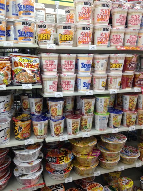 Japanese Konbini Aesthetic, Convenience Store Woman Aesthetic, Japanese 7-11 Food, Ramen Convenience Store, Japanese Convience Store Food, Korean 7/11 Store, Japanese 7-11, Korean 7/11, Japanese Convenience Store Food