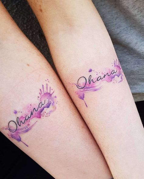 Louise Flynn on Instagram: “Ohana! 💕 Another one from ages ago… loving these colours especially on such a grey day! #ohanatattoo #ohana #familytattoo #family…” Hello everyone, we share the fail situations that are reflected in the cameras where everyone laughs and is surprised. You can reach everything about Fail from our site. Louise Flynn on Instagram: “Ohana! 💕 Another one from ages ago… loving these colours especially on such a grey day! … #idéiasdedesigndetatuagemparamães Ohana Tattoo, Ohana Family, Anker Tattoo, Family Tattoo Designs, Girls With Sleeve Tattoos, Small Tattoos With Meaning, Family Tattoo, Inspiration Tattoos, Small Tattoos Simple