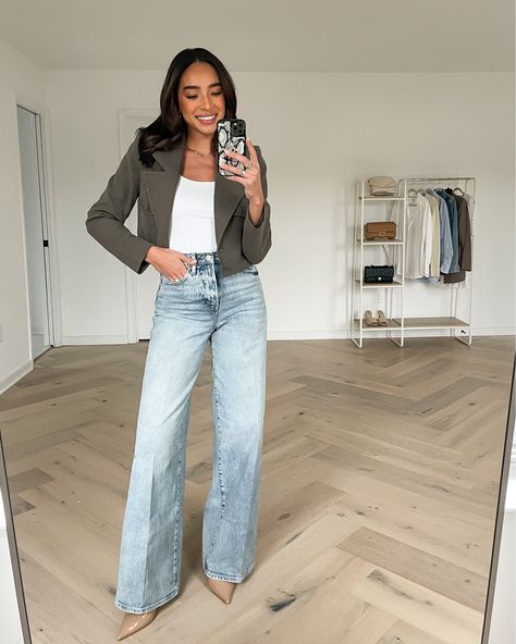 Crop Blazer Outfit, Cropped Blazer Outfit, Navy Blazer Outfits, Cropped Jacket Outfit, Blazer Casual Outfit, Wide Leg Jeans Outfit, Outfit Inspo Spring, Fall Workwear, Jean Jacket Outfits