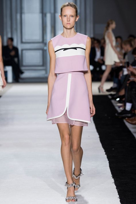 Giambattista Valli Spring 2015 Ready-to-Wear Collection | Vogue Model Clothes, Trend Council, Giambattista Valli, Runway Collection, 2015 Fashion, Spring Summer 2015, New Classic, Looks Style, Summer 2015