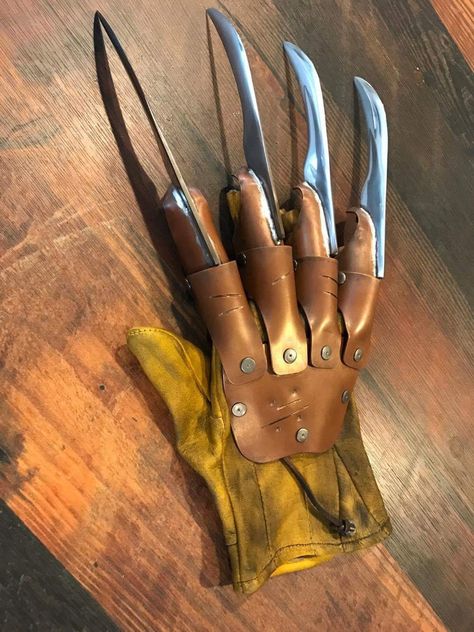 My Freddy vs Jason glove from Jordan Holloman at Ducky Studios Diy Freddy Krueger Glove, Freddy Krueger Claw, Freddy Krueger Claws, Freddy Glove, Freddy Krueger Glove, Freddy Vs Jason, Movie Killers, Freddy Krueger, Scary Movies