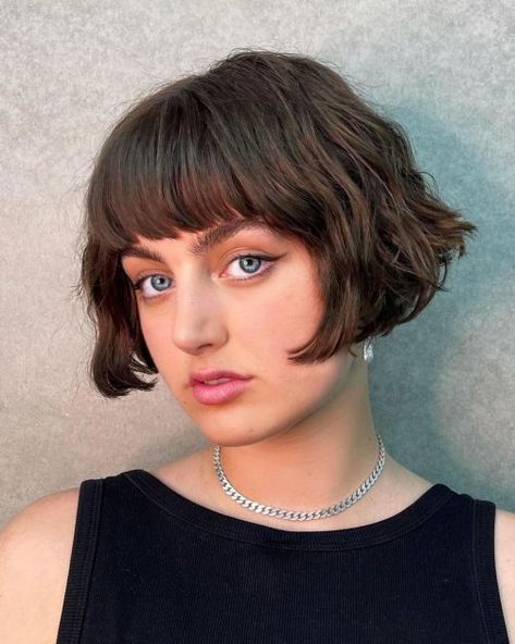 Short Bobs With Bangs, Chic Haircut, Brunette Bob, French Bob, Bob Hairstyles With Bangs, Choppy Bob, Bob Haircut With Bangs, Bob With Bangs, Bob Haircuts For Women