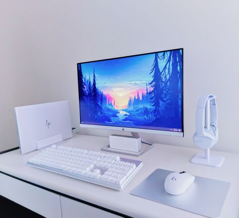 All white minimal gaming desk setup and battlestation with white accessories such as monitor, keyboard, headset, gaming mouse, and more! // For more minimal gaming setups & battlestations, check out the Gridfiti blog // Photo by u/rain-men White Streaming Setup, All White Pc Setup, Imac Desk Setup Aesthetic, White Pc Setup, White Gaming Setup, White Setup, Gaming Desk Setup, Gamer Setup, Desk Setups