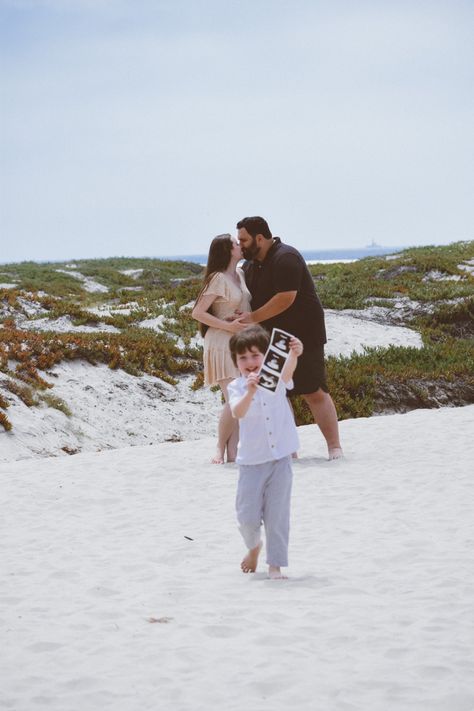 Beach Sibling Announcement, Beach Baby Announcement With Sibling, Big Sister Beach Announcement, Baby Announcement Beach Pictures, Pregnancy Announcement With Sibling, Beach Pregnancy Announcement Baby 2, Cake Reveal, Pregnancy Announcement On The Beach, Second Baby Pregnancy Announcement