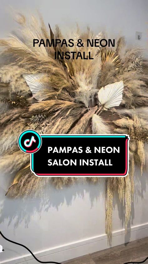 Led Sign With Pampas, Neon Sign With Pampas, Pampas Grass Neon Sign, Neon Sign Decor Ideas, Pompass Grass Wall Decoration, Diy Pampas Wall Decor, Pampas Grass Wall Decor, Pampas Wall Decor, Nail Studio Decor