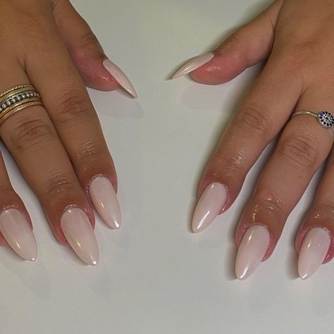 Gel Extension Nails, Nail Ideas French, Medium Almond Nails, Bieber Nails, Unghie Sfumate, Kutek Disney, Milky Nails, Medium Almond, Neutral Nails