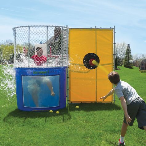 Bring a bit of the carnival right to your very own backyard when you dunk your friends in ice cold water with this cool new Backyard Dunk Tank. Dunking Booth, Dunk Tank, Carnival Themed Party, Water Games, Water Party, Backyard Games, Carnival Games, Field Day, Carnival Party