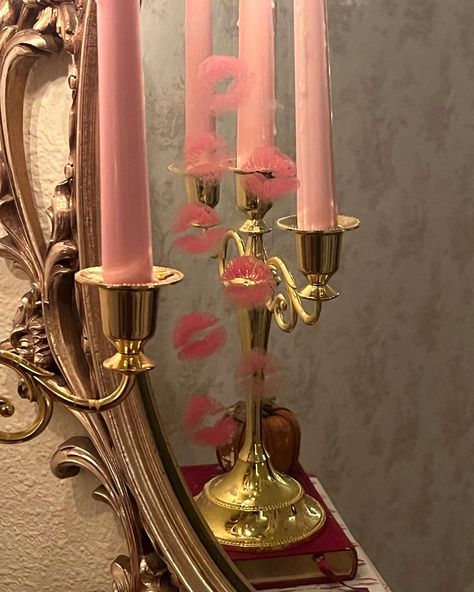 Pink Regal Aesthetic, Couqutte Aesthetic Lana Del Rey, Americana Room, Candle Slime, Coquette Spiritual, Coutteqe Aesthetic Room, Coquette Lamp Aesthetic, Aphrodite Aesthetic, Dior Girl