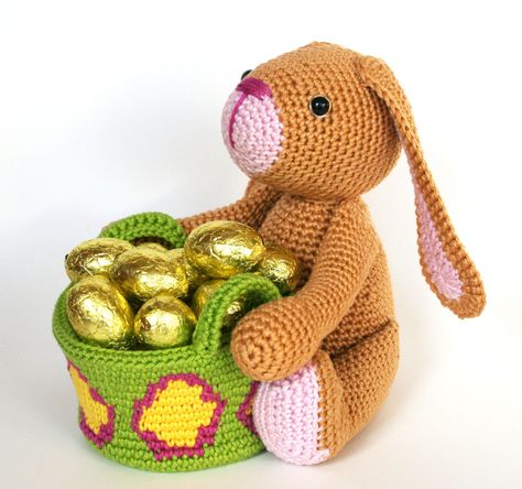 Haakpatroon Paashaas met Mandje, lees over het patroon op haakinformatie Easter Bunny Crochet Pattern, Crochet Easter Basket, Crochet Easter, Easter Crochet Patterns, Bunny Crochet, Bunny Basket, Easy Crochet Projects, Easter Crochet, Crochet Basket