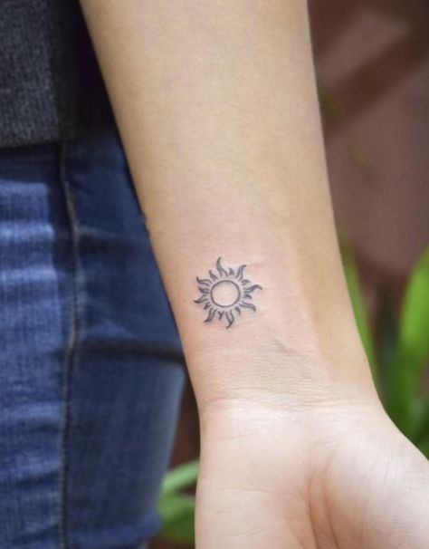 Repunzal Tattoos, Rapunzel Sun Tattoo, Rapunzel Tattoos, Tangled Tattoo Ideas, Rapunzel Tattoo Ideas, Tangled Sun Tattoo, Rapunzel Tattoo, Rapunzel Sun, Tangled Sun