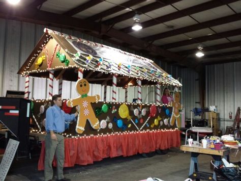 Gingerbread house float Ginger Bread Float Ideas, Christmas Parade Float Ideas Theme Easy, Easy Christmas Float Ideas, Gingerbread House Float Parade, Gingerbread House Parade Float, Gingerbread House Float, Holiday Parade Floats, Christmas Floats, Christmas Parade Floats