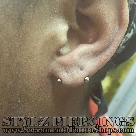 Transverse Lobe Piercing, Tattoo And Piercings, Transverse Lobe, Finger Piercing, Ear Lobe Piercings, Tattoo Pictures, Multiple Ear Piercings, Dermal Piercing, Jewelry Tattoo