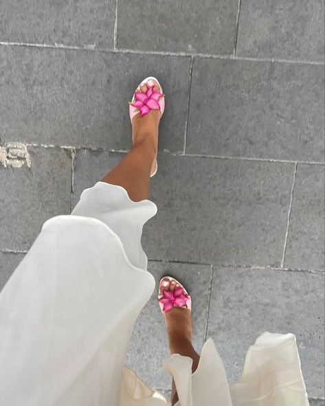 orchid heels, 2024 spring summer outfits Instagram Mood Board, Heels Trendy, Vintage Style Shoes, Flower Heels, Shoes Heels Classy, Flower Shoes, Classy Shoes, Cute Heels, Perfect Garden