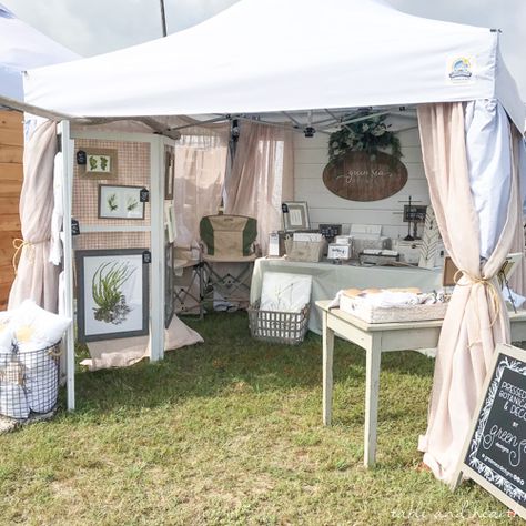 Diy Vendor Tent, Diy Home Decor Accessories, Folding Market Display, Antique Fair Booth Display, Vendor Booth Walls Diy, Booth Tent Design, Vendor Tent Set Up Ideas, Farmers Market Clothing Display, Craft Tent Display Booth Ideas