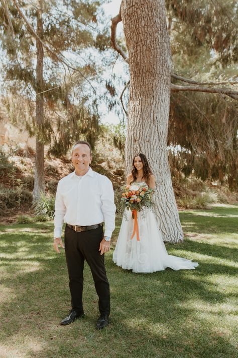 Bride And Father First Look, First Look With Brother, First Look Wedding Photos Dad, Dad First Look Wedding, Father Daughter First Look Wedding, Father Daughter Wedding Pictures, Canna Wedding, Father Daughter First Look, First Look With Dad