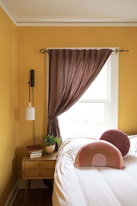 A playful and vibrant color pairing in the bedroom ensures always waking up on the bright side! Yellow Shout | 0935 walls and modern mauve accessories create a sweet vibe in this space. Muted Yellow Bedroom, Mustard Yellow Bedroom Walls, Purple Yellow Room, Yellow And Purple Room, Yellow Walls Bedroom, Mustard And Grey Bedroom, Ochre Bedroom, Mustard Interior, Mauve Bedroom