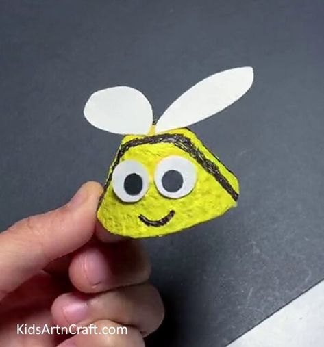 DIY Paper Honey Bee Craft for Kids – Step by Step Tutorial - Kids Art & Craft Easy Bee Craft, Honey Bee Craft, Egg Carton Craft, Crafts For School, Carton Craft, Egg Cartoon, Paper Butterfly Crafts, Bee Craft, Bee Crafts For Kids