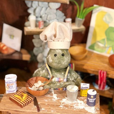 Tiny Chef on Instagram: “The Chef is settling in to his new kitchen quite well!!! Cooked up some banana pancakes this morning! Wouldn’t say he exhibits a lot of…” Tini Chef, Tiny Chef Show, Chef Meme, Chef Aesthetic, Slytherin Room, Tiny Chef, Kid Chef, Vegan Chef, Grey Christmas