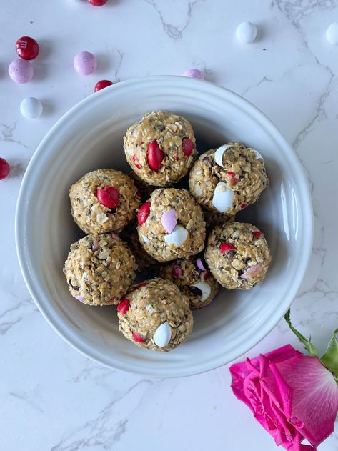 Oatmeal Protein Balls Energy Bites, Oatmeal Protein Balls With Protein Powder, Valentines Protein Balls, Protein Balls With M&ms, Strawberry Oat Protein Balls, Protein Energy Balls, Energy Balls Recipe, Oatmeal Protein, Oats Snacks