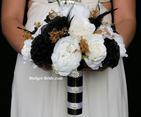 Bridesmaid Bouquet Black, White And Gold Wedding Flowers, Unique Bridesmaid Bouquet, White Gold Bouquet, Black Flower Bouquet, Black White And Silver Wedding, Black Gold And White Wedding, Black And White Wedding Flowers, White Wedding Flowers Bouquet