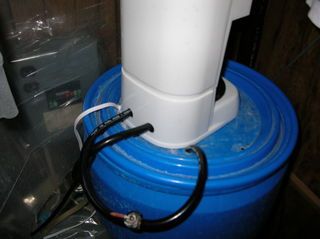 I will show you how to build a cheap and easy water heater to use for camping, hunting cabins, or anywhere that hot water isn't readily available.  I have also... Portable Water Heater, Camping Cabin, Solar Energy Panels, Best Solar Panels, Photovoltaic Panels, Solar Projects, Water Heaters, Diy Water, Solar Technology