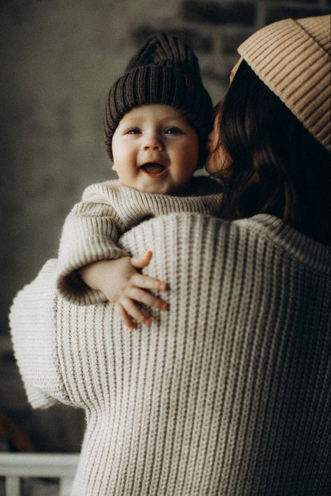 Xmas Photoshoot Ideas, Christmas Photoshoot Ideas Family, Baby Holiday Pictures, Xmas Photoshoot, Photoshoot Ideas Family, Winter Family Photoshoot, Christmas Photoshoot Ideas, Baby Christmas Photography, Son Photo Ideas