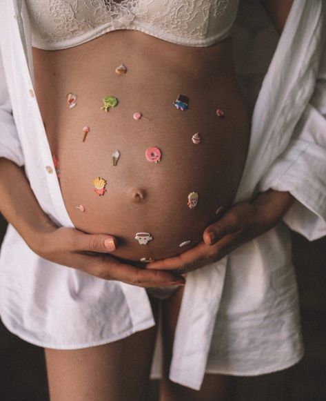 Pregnant Instagram Pictures, Maternity Pictures Aesthetic, Colorful Maternity Shoot, 5 Months Pregnant Belly, Cute Pregnancy Photos, Baby Bump Pictures, Pregnancy Belly Photos, Cute Pregnancy Pictures, Belly Photos