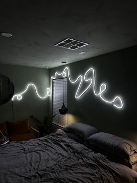 Easy as it comes Bedroom Inspirations Neon Lights, Led Aesthetic Bedroom, Room Decor Bedroom Aesthetic Minimalist, Chill Room Decor, Led Light Art, Neon Wall Decor, Neon Rope, Neon Lights Bedroom, Rope Lights