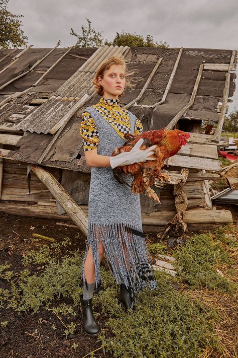 Jil Sander Dress, Farm Fashion, Balenciaga Dress, Animal Photoshoot, Ukraine Women, Easter Fashion, Fashion Photography Inspiration, Fashion Photoshoot, Photography Inspo