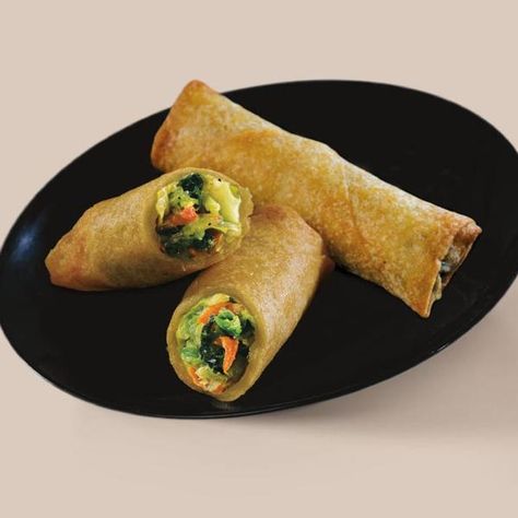 VEGGIE SPRING ROLL, Panda Express, Agoura Hills, CA Veggie Spring Roll, Vegan Rice Paper Rolls, Copycat Panda Express, Panda Express Recipes, American Chinese Food, Chinese Appetizers, Chef School, Veggie Spring Rolls, Cooking Chinese Food