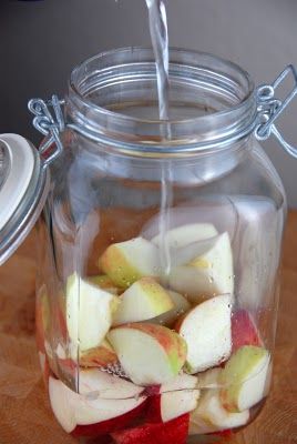 Apple Pie Moonshine Drinks, Christmas Drinks Alcohol Recipes, Infused Liquors, Apple Vodka, Vodka Lime, Homemade Liquor, Apple Martini, Liqueurs Recipes, Vodka Recipes