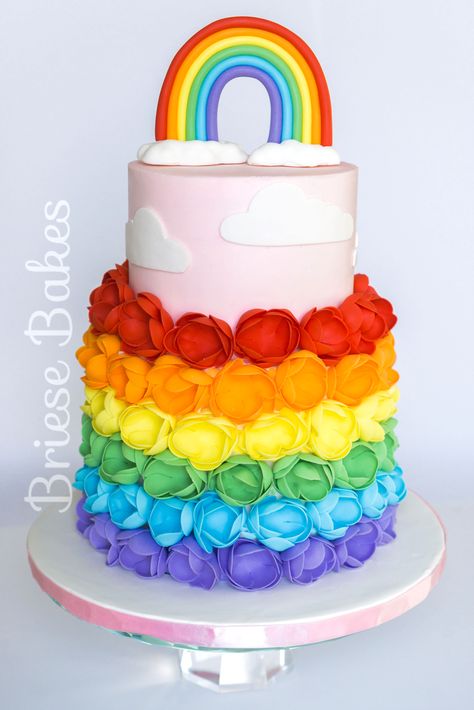 Rainbow cake with fondant flowers Flower Rainbow Cake, Cake With Fondant Flowers, Cakes Rainbow, Rainbow Cake Decoration, Cake With Rainbow, Rainbow Baking, Rainbow Cake Recipe, Rainbow Layer Cakes, Cake Rainbow