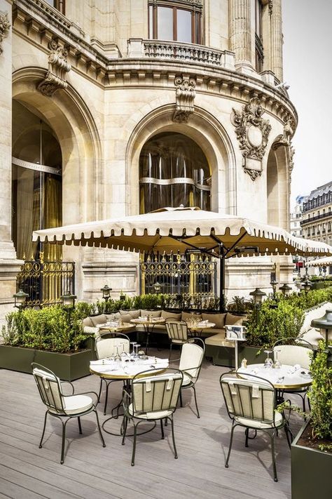 ARCHITECTURE | NgLp Designs shares COCO, the restaurant of the Opera Garnier that everyone will talk about... At the origin of this chic and cozy decor, the interior designer Corinne Sachot recreates the atmosphere of the Paris of the roaring 20s where socialites dine, eager to walk in the footsteps of Gatsby the Magnificent in Paris... organic curves, bronze colors and XXL palms ... / patio, terrace, outdoor furniture, historic buildings  #paris #architecture #restaurantdesign Bolshoi Ballet, Restaurant Paris, French Bistro, Paris Restaurants, Classic Outdoor, Outdoor Restaurant, Paris Hotels, Design Industrial, Restaurant Interior