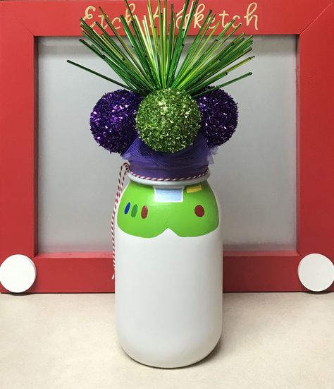 Toy Story Centerpieces! EAA Buzz Lightyear Centerpieces, Toy Story Centerpieces, Disney Centerpieces, Toy Story Decorations, Gumball Party, Toy Story Party Decorations, Toy Story Baby, Mason Jar Centerpiece, Boy Baby Shower Games