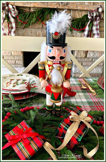 Nutcracker Dining Table, Nutcracker Decorations Ideas, Nutcracker Tablescapes, Nutcracker Themed Christmas Decor, English Cottage Christmas, Nutcracker Centerpiece, Nutcracker Table, Nut Crackers, Winter Tablescapes