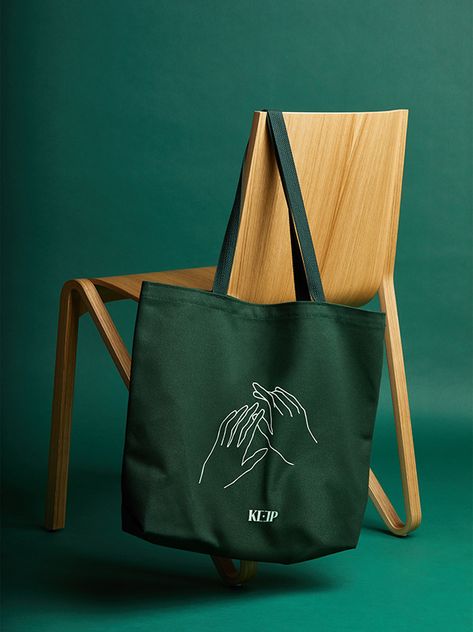 Keep Shop on Behance Tote Bag Business, Branded Tote Bags, Desain Tote Bag, Canvas Bag Design, Sacs Design, Fotografi Digital, Branding Graphic Design, Clothing Photography, Eco Bag