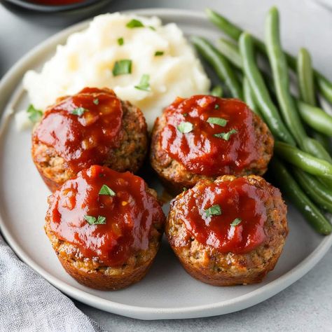 These mini meatloaf muffins are almost too cute to eat! They have all the classic flavors you love in a bite-sized, hand-held portion. Individual Meatloaf, Mini Meatloaf Muffins, Mini Meatloaf, Traditional Meatloaf, Mini Meatloaves, Mini Meatloafs, Meatloaf Muffins, Classic Meatloaf Recipe, Weekday Dinner