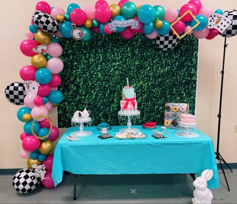 Balloon Arch Alice in wonderland Alice And Wonderland Balloon Garland, Alice In Wonderland Balloons, Alice In Wonderland Balloon Arch, Alice In Wonderland Backdrop, Balloon Arch Diy, Alice In Wonderland Birthday, Wonderland Theme, Alice In Wonderland Tea Party, Fairy Birthday