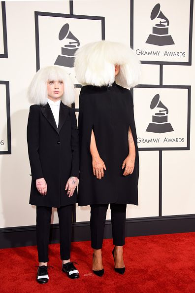 Maddie Ziegler made an appearance at the "Grammy Awards 2015" [2015] Sia Costume, Grammy Performance, Sia And Maddie, Sia Music, Sia Kate Isobelle Furler, Grammys 2015, Wednesday Costume, Sia Furler, Grammy Awards Red Carpet