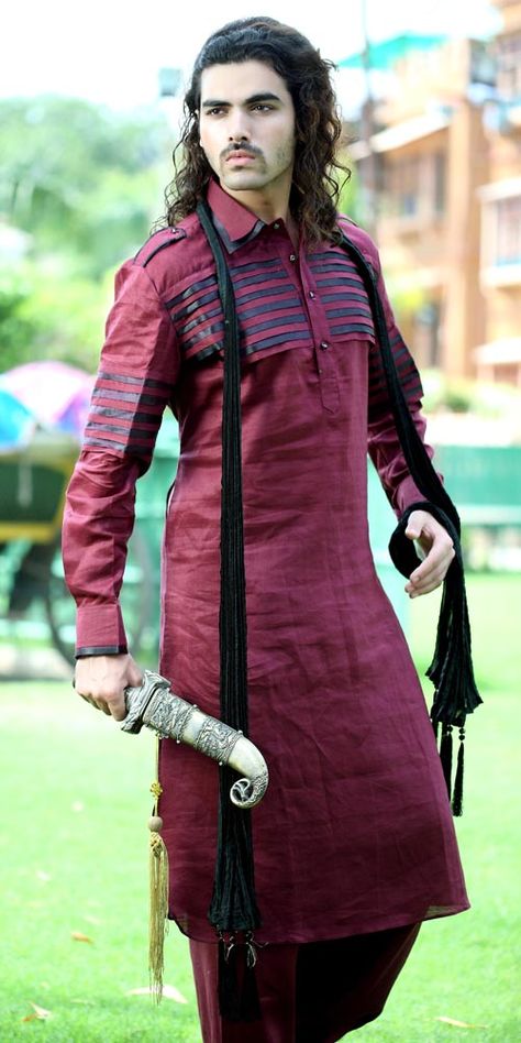 . Saree Bollywood, Kurta Men, Men's Ethnic Wear, Man About Town, Wedding Sherwani, Indian Kurta, Designer Suits For Men, Indian Man, Asian Outfits