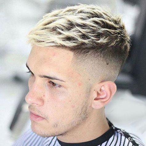 Quiff + High Fade + Highlights #”menshairstyles” Young Mens Hairstyles, Top Haircuts For Men, Young Men Haircuts, Quiff Haircut, Hair Color Unique, Men Hair Color, Short Straight Hair, Corte De Cabelo Masculino, Mens Haircuts Short