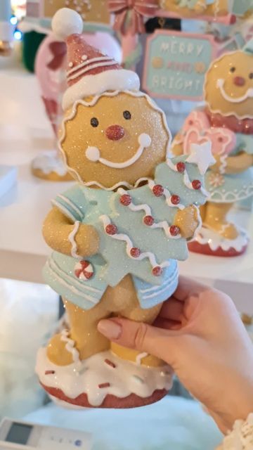 Brandy Bourbon Christmas shop on Instagram: "💗💗there's a gingerbread house and a gingerbread family💗💗🍪🍪🍪 #chrismasiscoming #christmasprep #chrismasornaments #christmasdecorations #christmas2022 #christmasdecorinspo #christmasinspo #christmasinspirations #christmasstyle #christmascollection #christmascandy #christmassweets #pinkinterior #pinknutcracker #pinkchristmastree #pinkchristmasdecorations #pastelpink #pastelaesthetic #pastelchristmas #świętawdomu #święta2022 #świętabożegonarodzenia Pastel Gingerbread Man, Gingerbread Santa Claus, Pastel Gingerbread Christmas Tree, Air Dry Foam Clay, Pastel Gingerbread, Clay Gingerbread, Christmas Cottages, Gingerbread Family, Gingerbread Decor