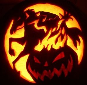 Halloween Pumpkin carving of the Headless Horseman - Celebrate & Decorate Easy Pumpkin Carving Patterns, Awesome Pumpkin Carvings, The Legend Of Sleepy Hollow, Amazing Pumpkin Carving, Easy Pumpkin Carving, Pumpkin Contest, Pumpkin Carving Designs, Pumpkin Pictures, Halloween Figures