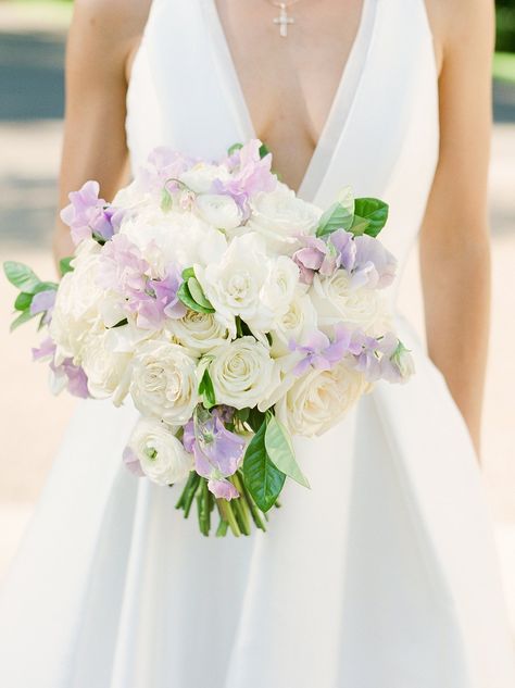 Sweet Pea Wedding Bouquet, Unusual Bouquets, Sweet Pea Bouquet, Roses And Lavender, Lilac Wedding Bouquet, Lilac Bouquet, Wedding Cloak, Inside Weddings, Lavender Bouquet