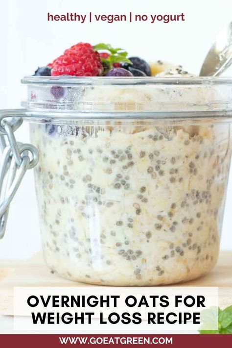 Healthy vegan weight-loss  overnight oats in a jar topped with frozen berries and banana and a spoon Overnight Oats With Water, Oats Diet, Overnight Oats Recipe Easy, Overnight Oats In A Jar, Overnight Oats With Yogurt, Easy And Healthy Breakfast, Vegan Overnight Oats, Easy Overnight Oats, Oat Recipes Healthy