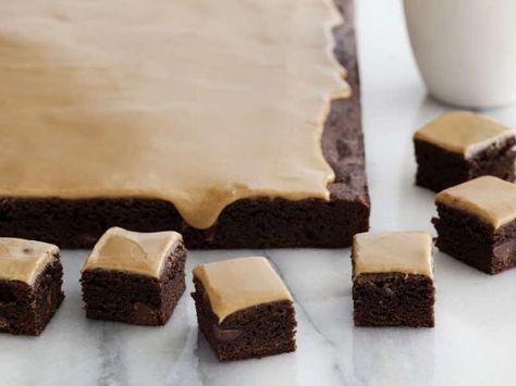 Don't drink your next dose of caffeine! Bake it into Giada De Laurentiis’ Espresso Brownies. Espresso Brownies, Easy Brownie, Easter Sweets, Duncan Hines, Giada De Laurentiis, Ideas Food, Brownie Recipe, Easter Dessert, Top Recipes